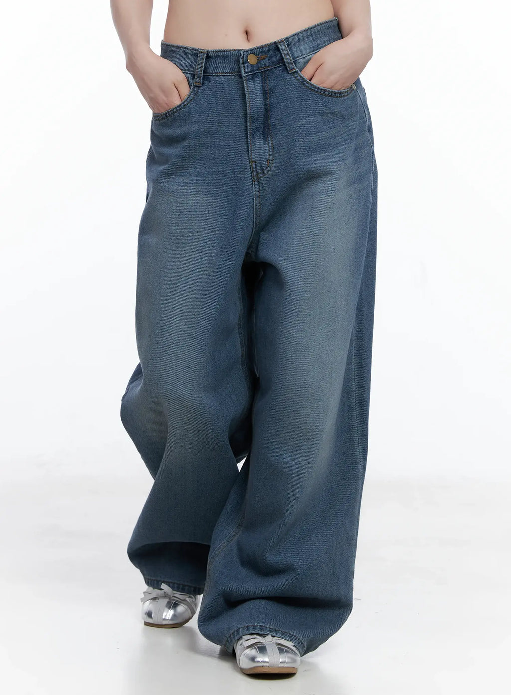 Margot Low-Rise Washed Wide-Leg Jeans CS501