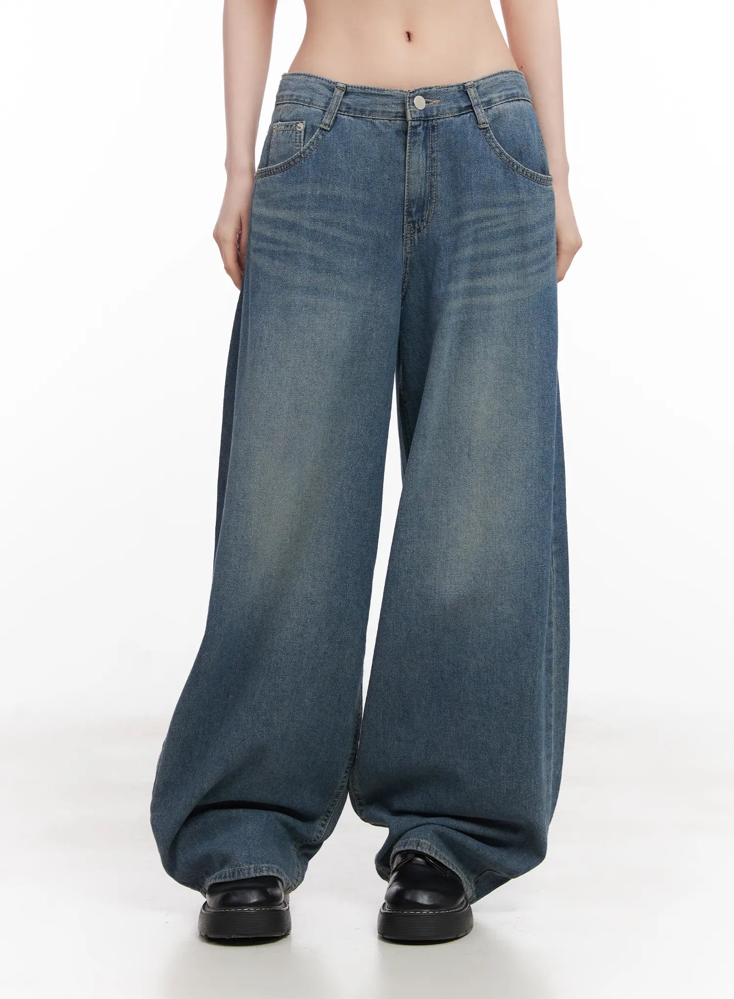 Chaewon Washed Wide-Leg Jeans CU511