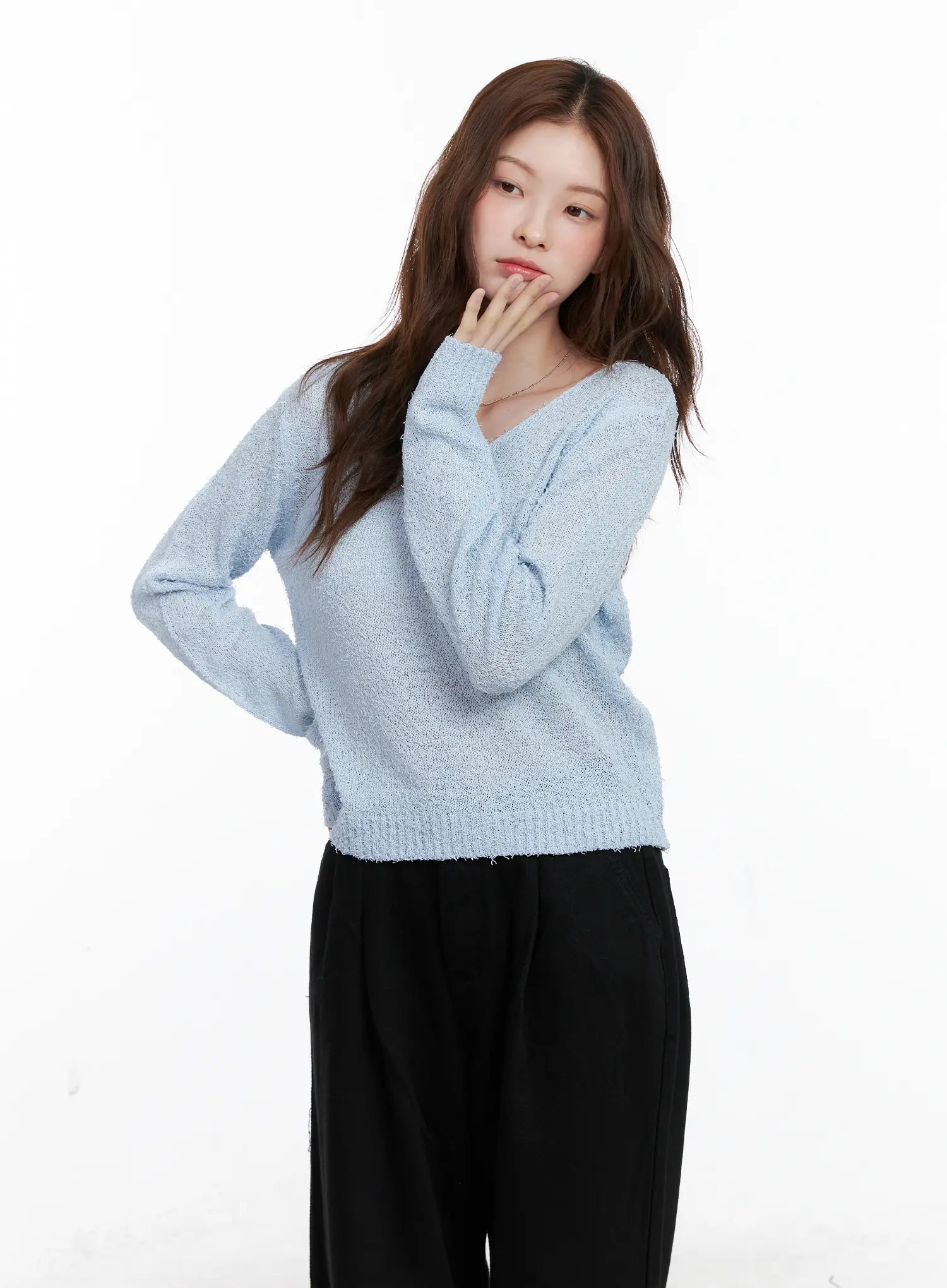 Loose-Fit V-Neck Knit Sweater CG521
