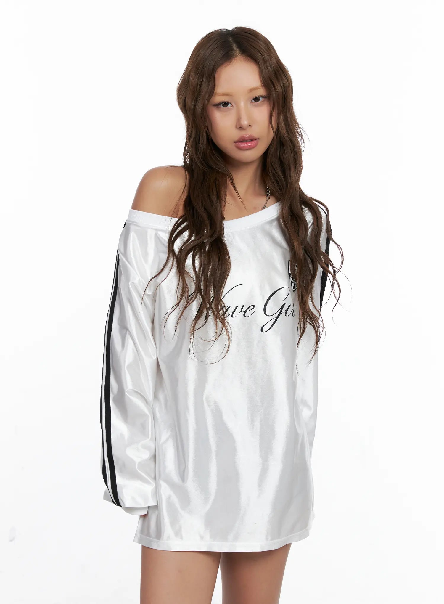 Oversized Off-Shoulder Graphic Long Sleeve CS522