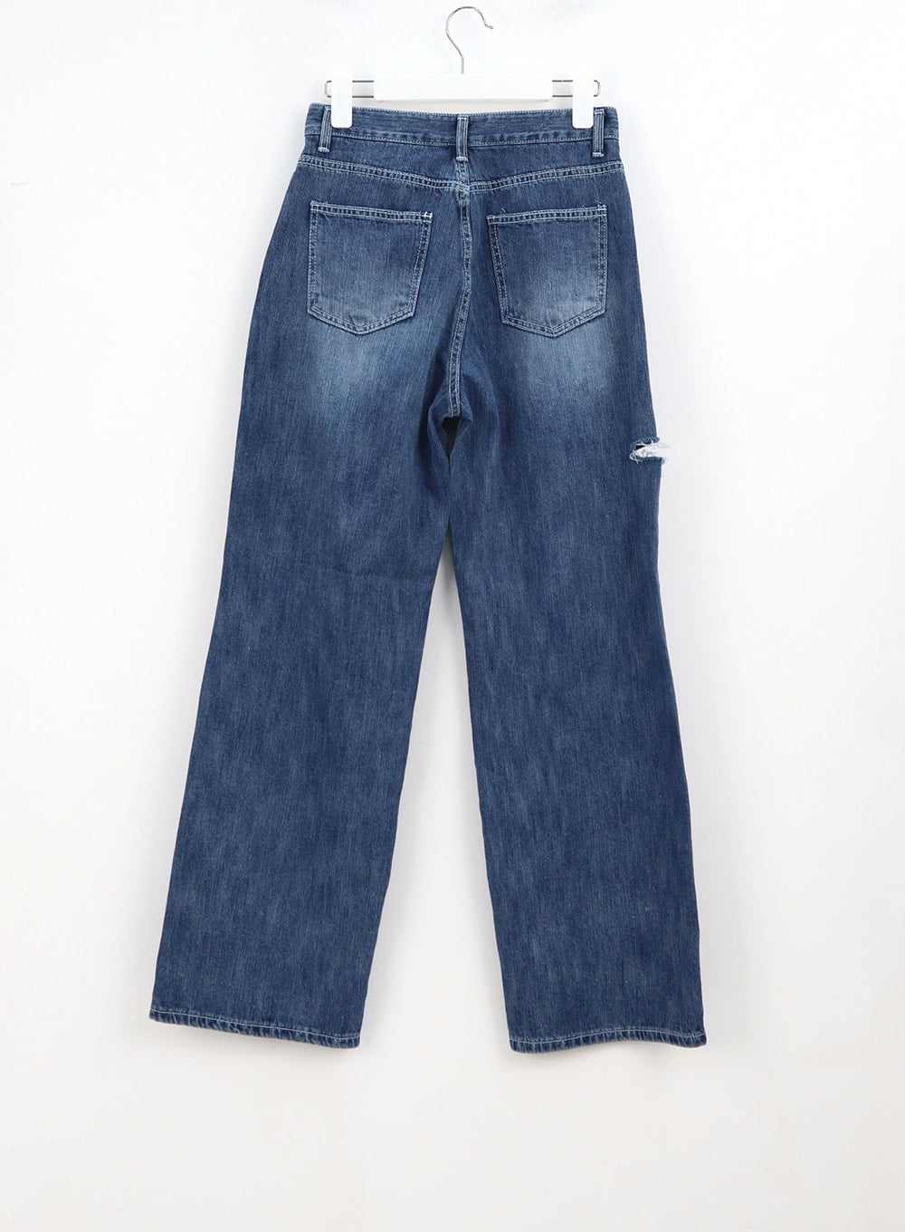 Ripped Knee Mid-Wash Jeans CA305