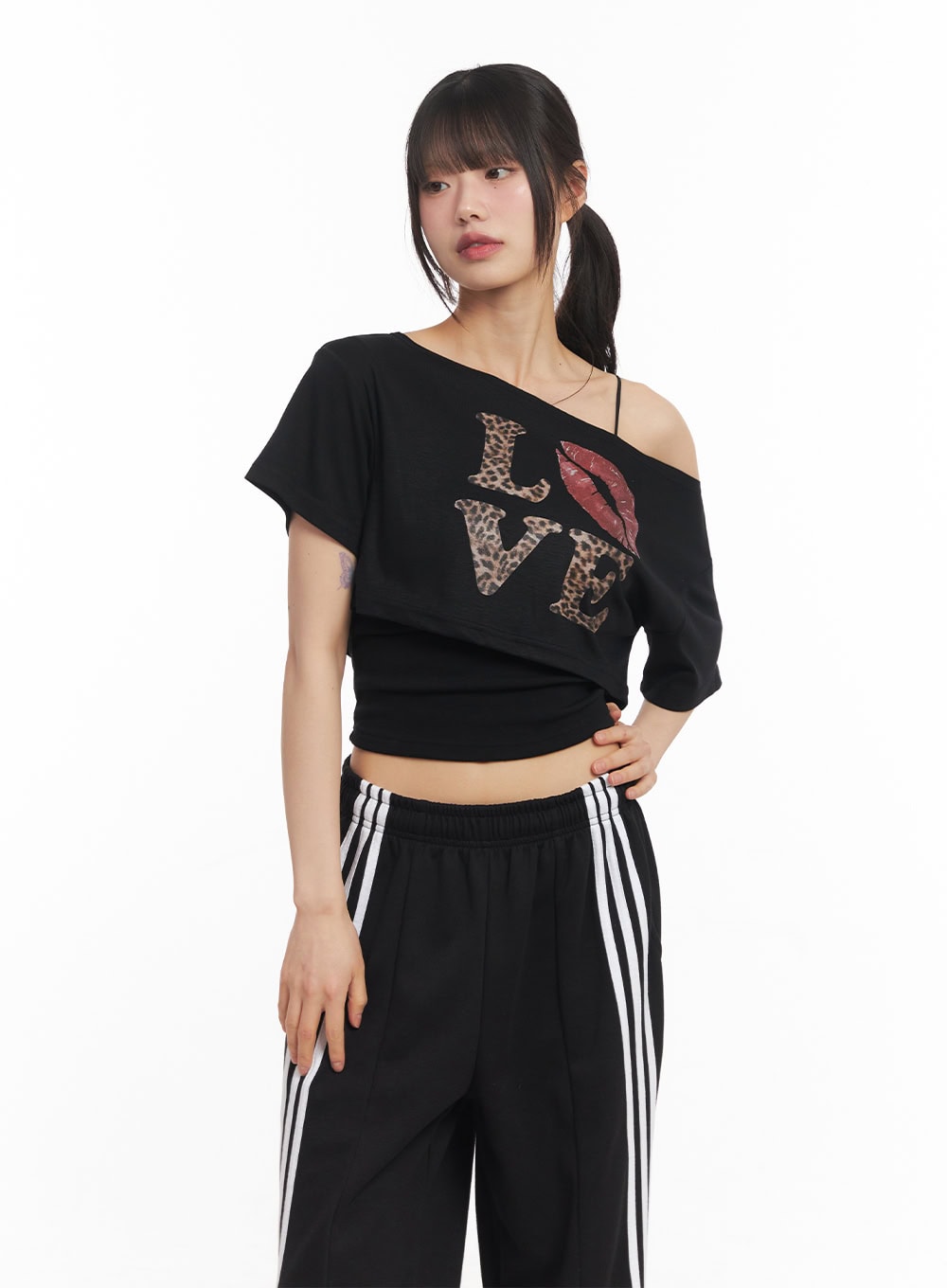 One-Shoulder Leopard Graphic Crop Top CA523