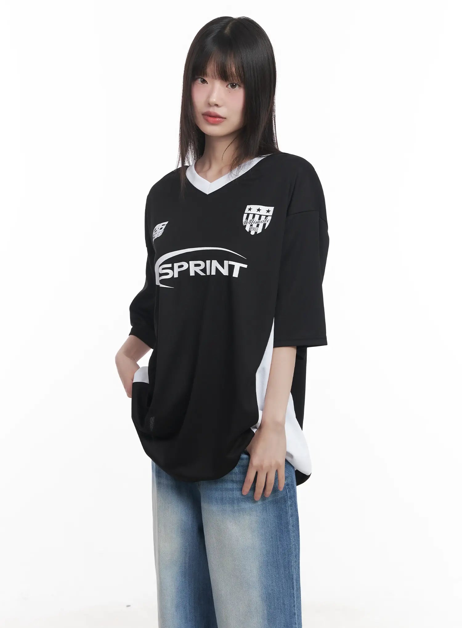 Oversized Graphic V-Neck Jersey CU518