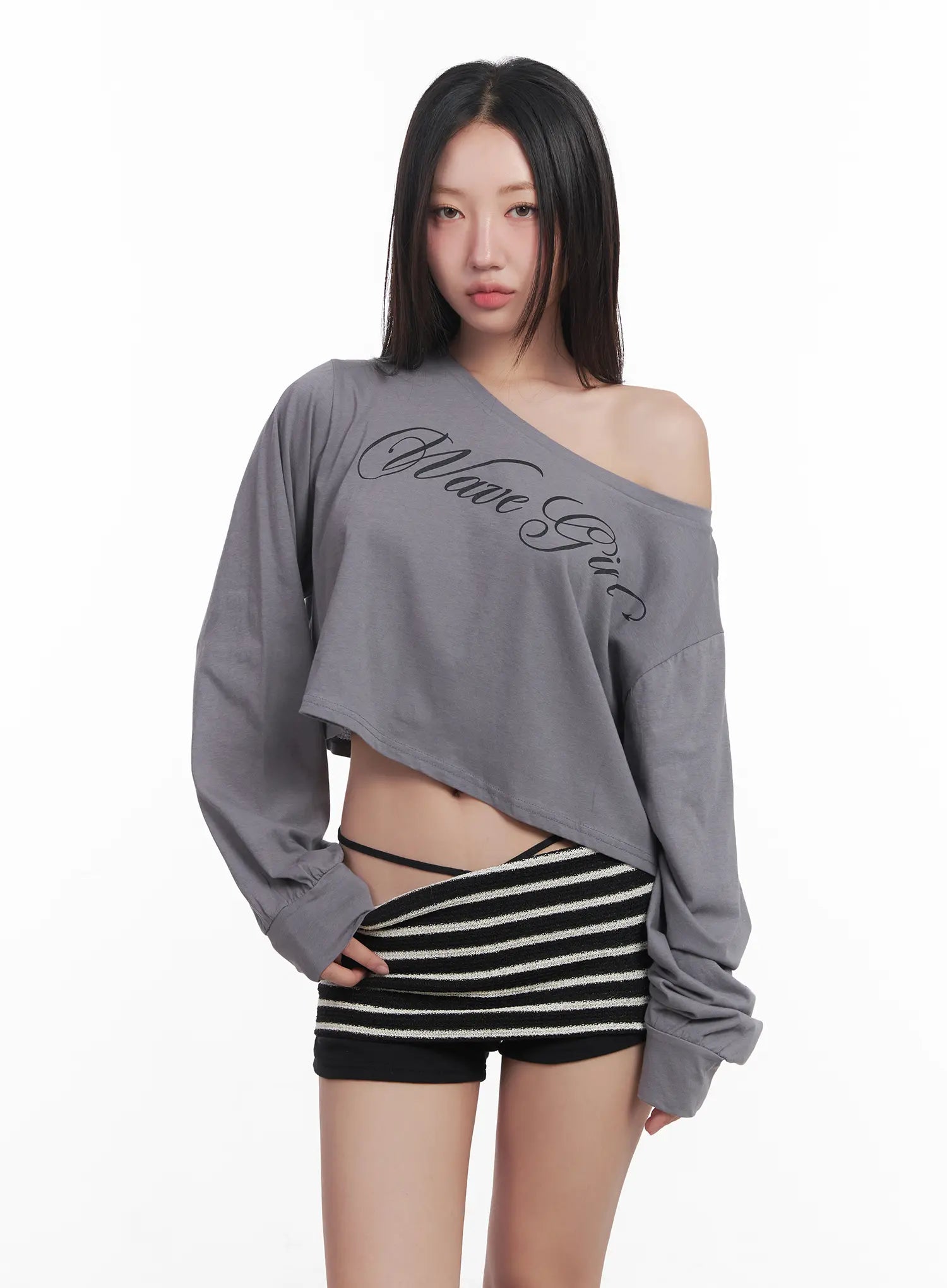 Long Sleeve Graphic Off-Shoulder Top CU516