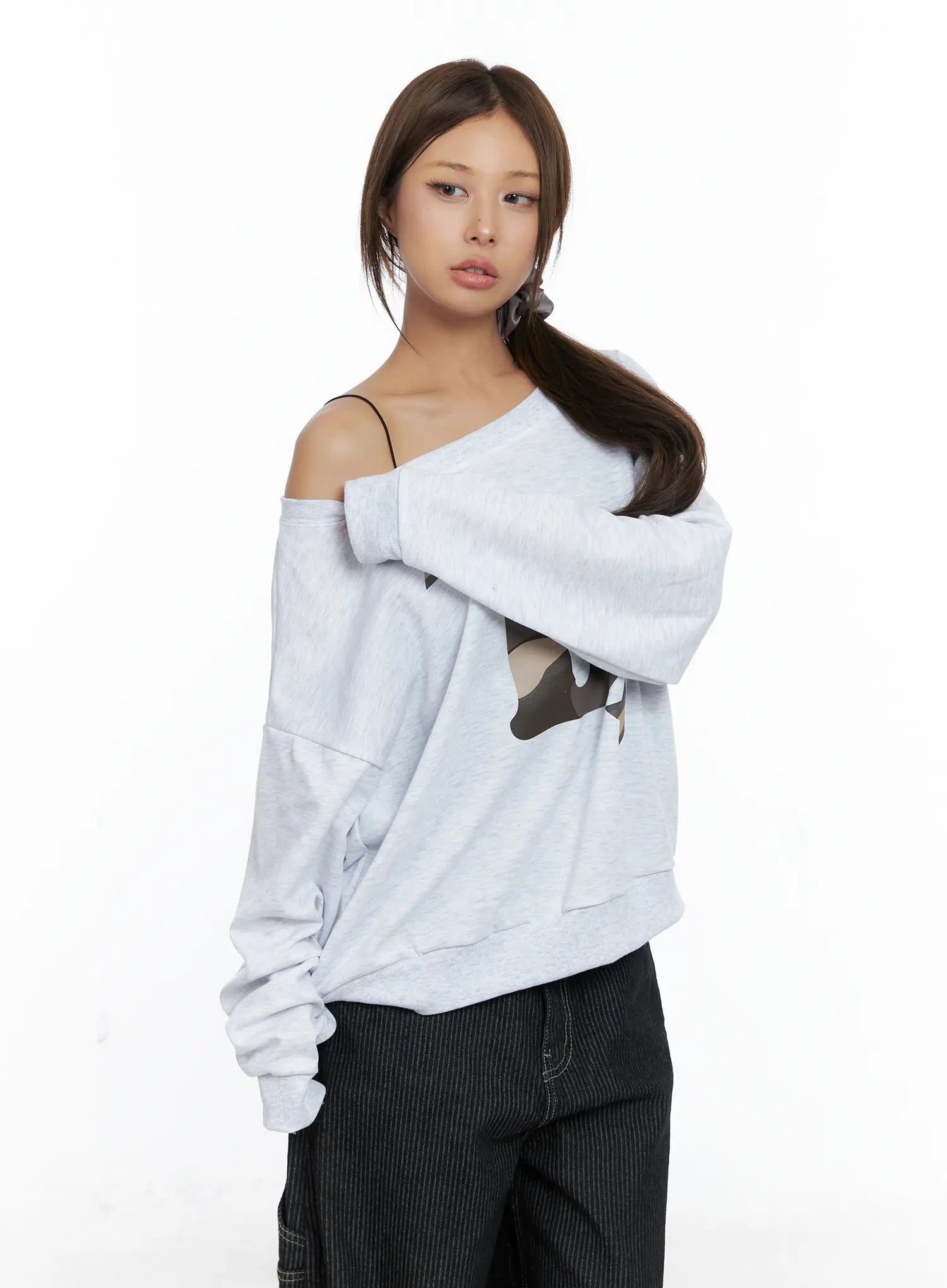 Camo Logo Off-Shoulder Sweatshirt CS505