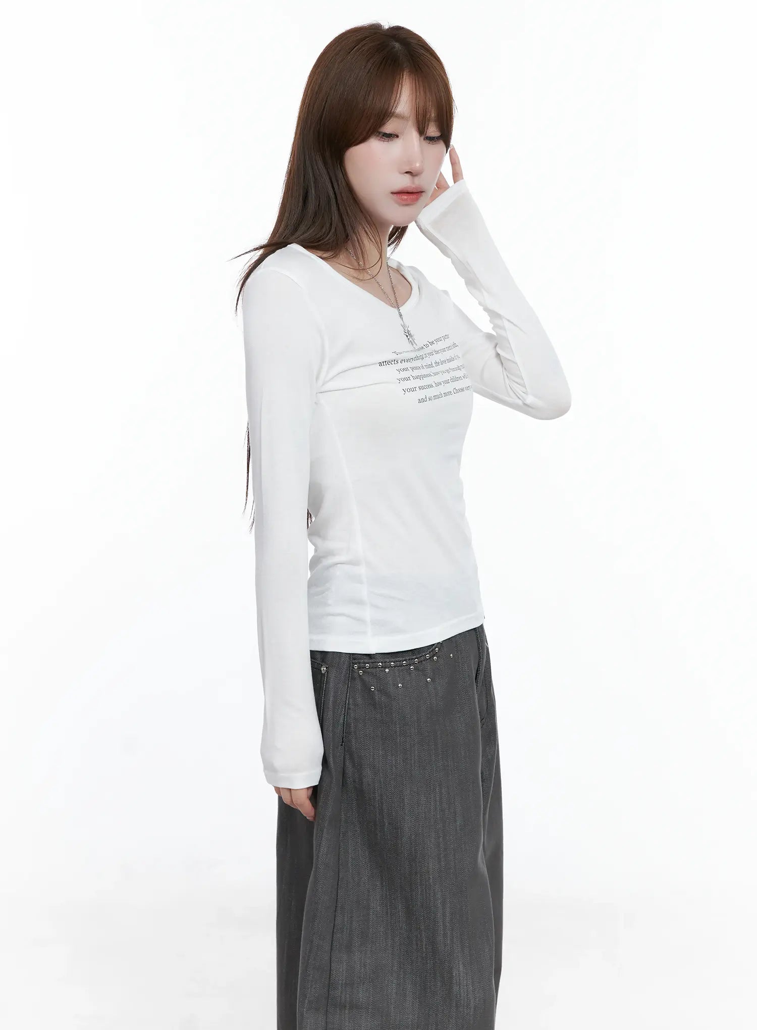 Graphic Text Slim-Fit Long-Sleeve Top CS501