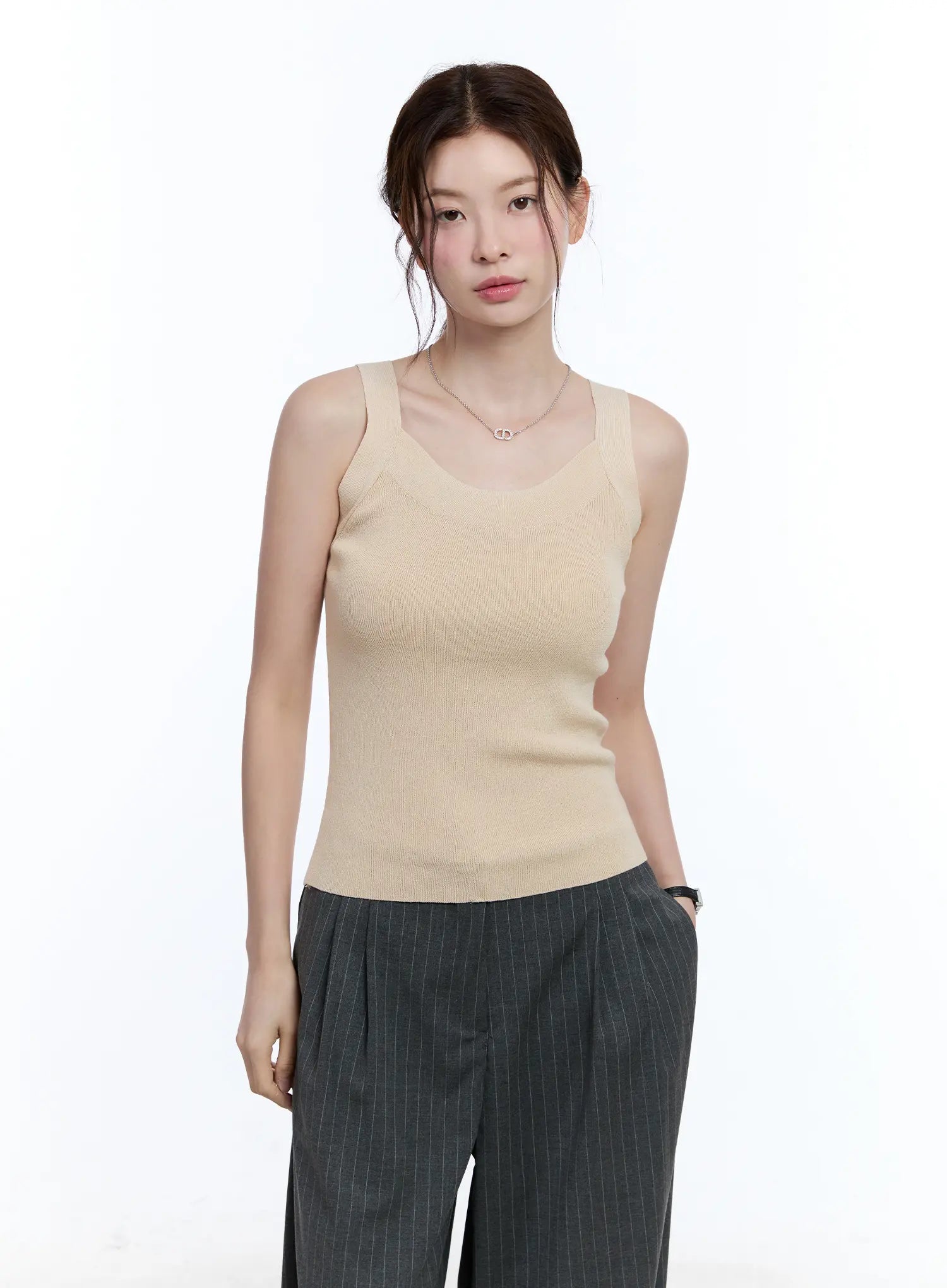 Slim-Fit Sleeveless Sweater CU513