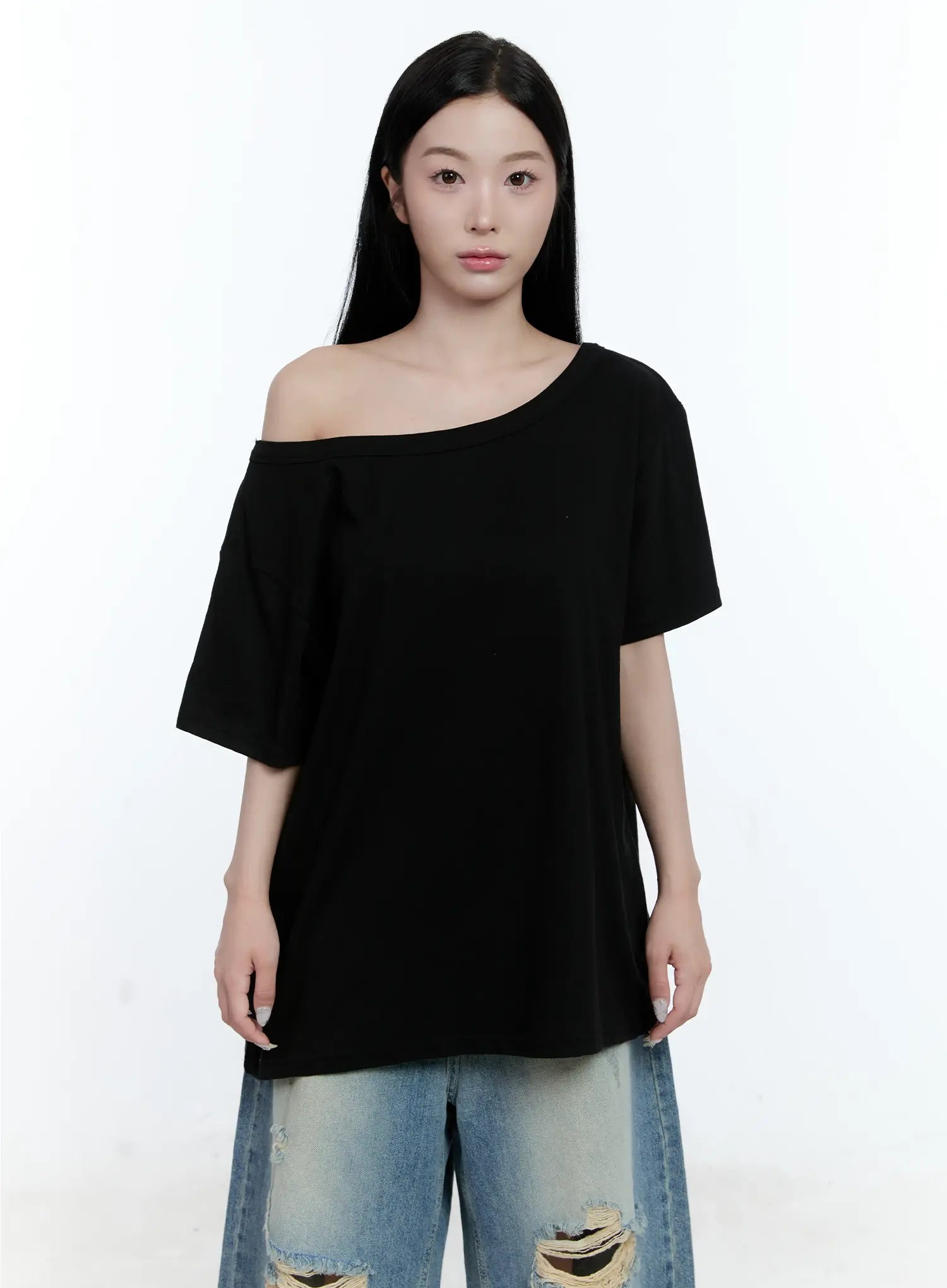 Off-Shoulder Loose-Fit Tee CG501