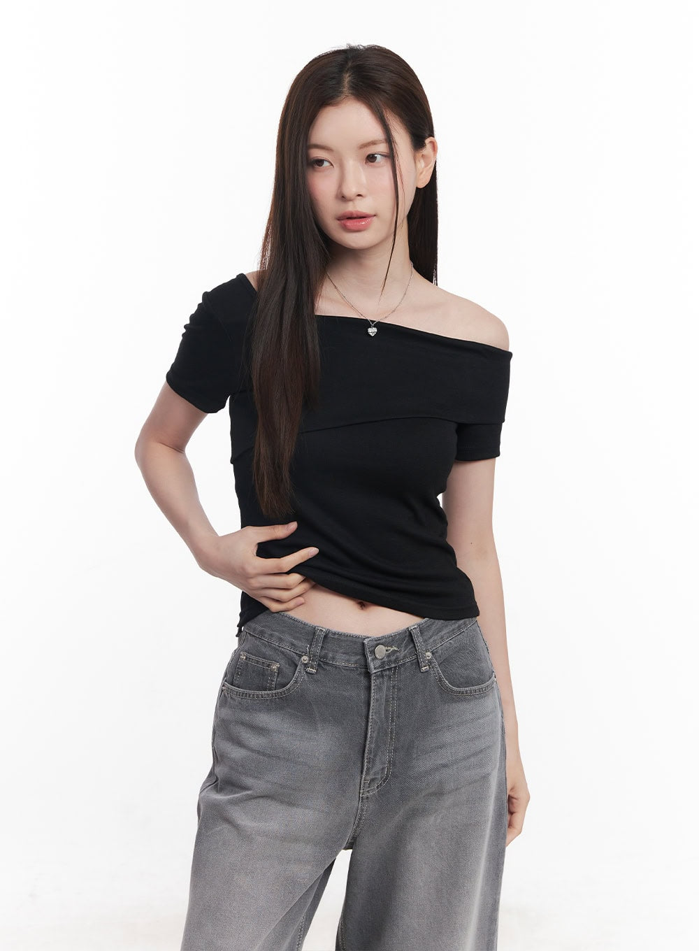 Off-Shoulder Slim-Fit Crop Tee CY519