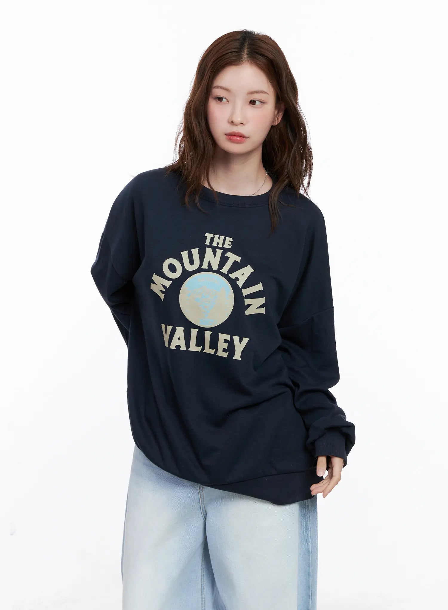 Mountain Valley Graphic Crewneck CG521