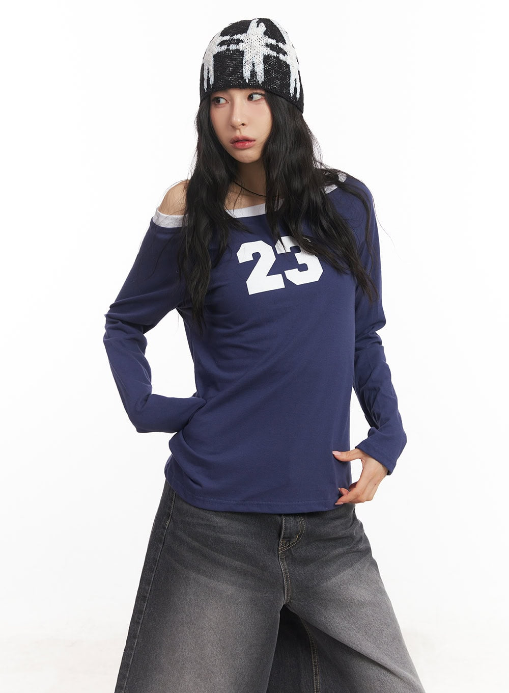 23 Graphic Off-Shoulder Long-Sleeve Top CA504