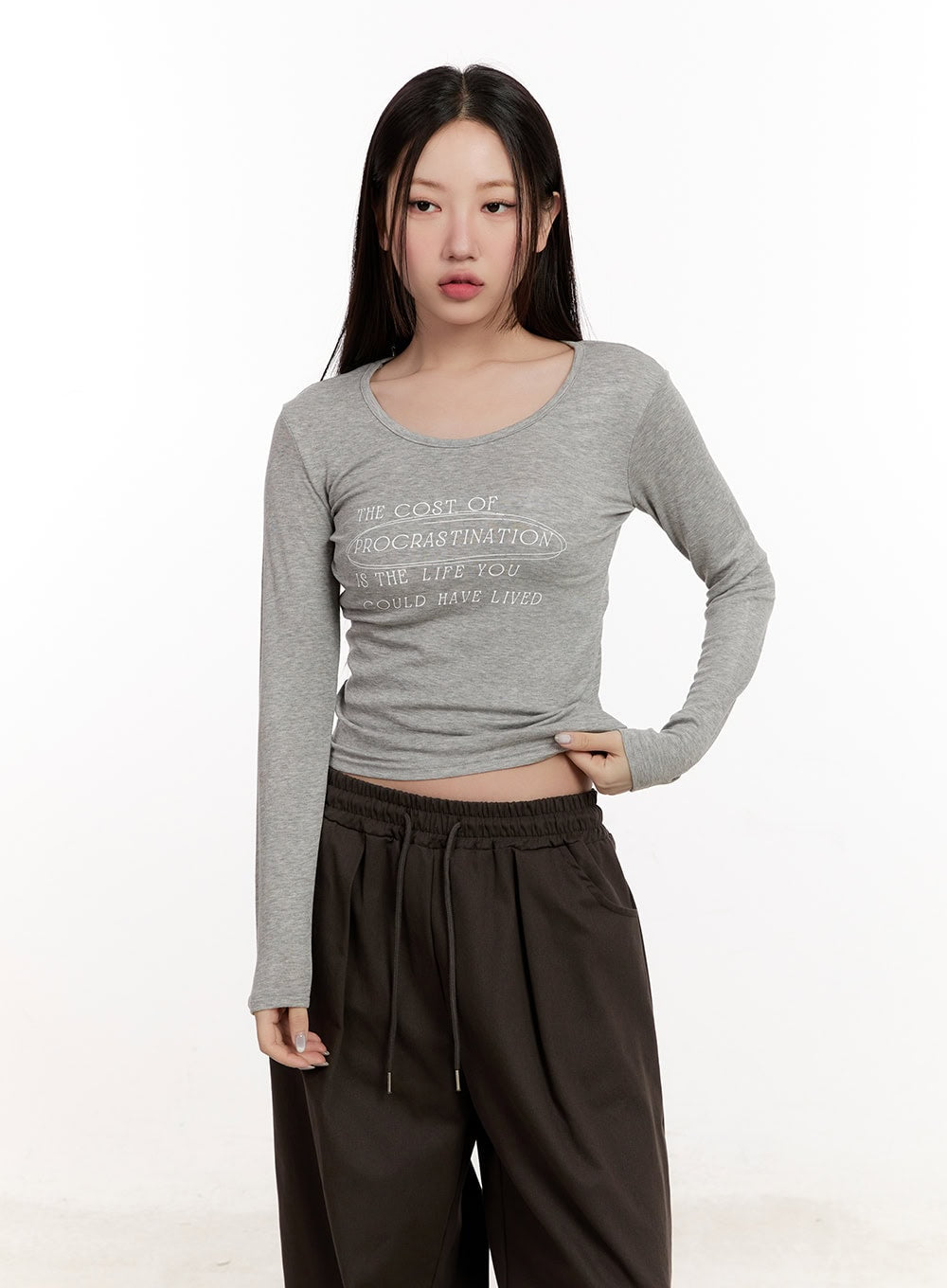 Slim-Fit Graphic Crop Top CM507