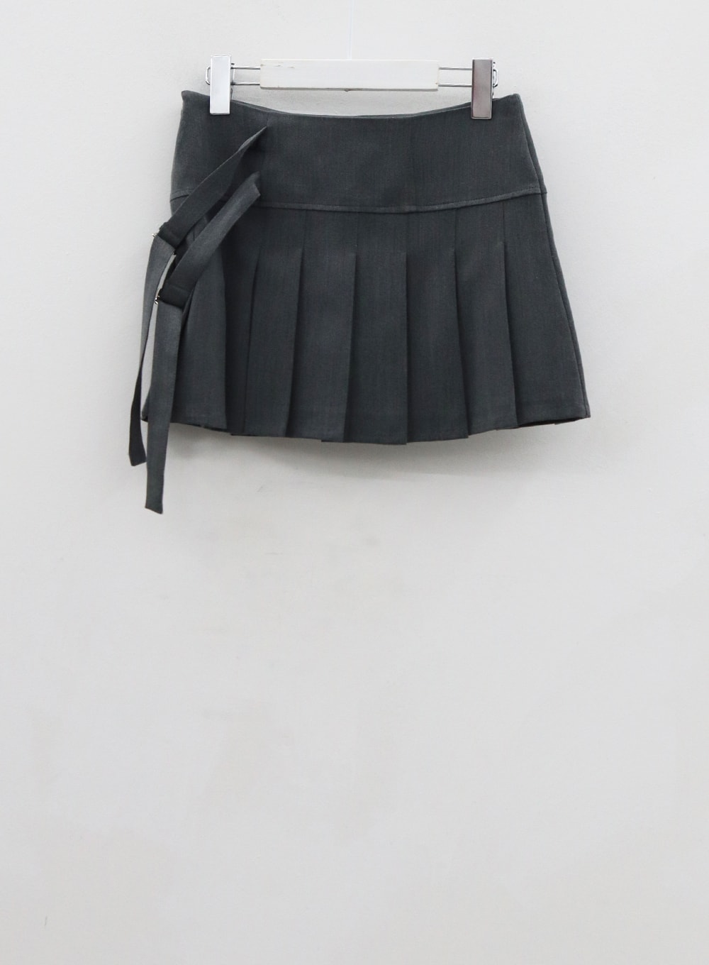 Pleated Side Belt Mini Skirt CO12
