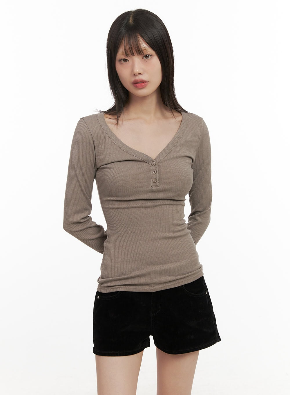 Slim-Fit Buttoned V-Neck Top CD425