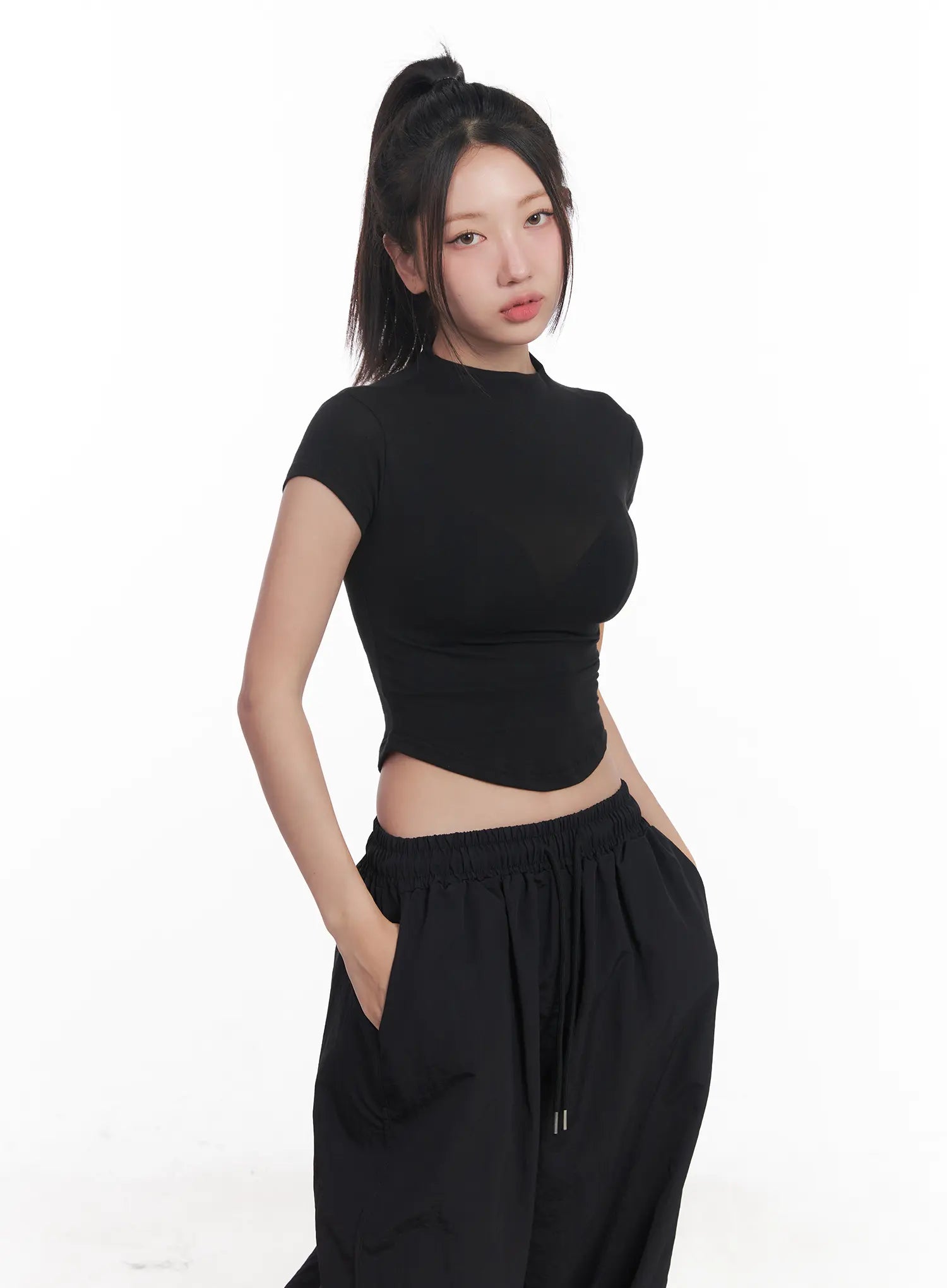 Slim-Fit Mock Neck Crop Top CU517