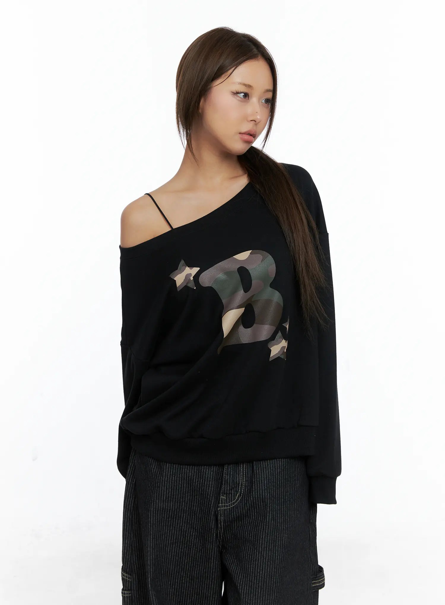 Camo Logo Off-Shoulder Sweatshirt CS505