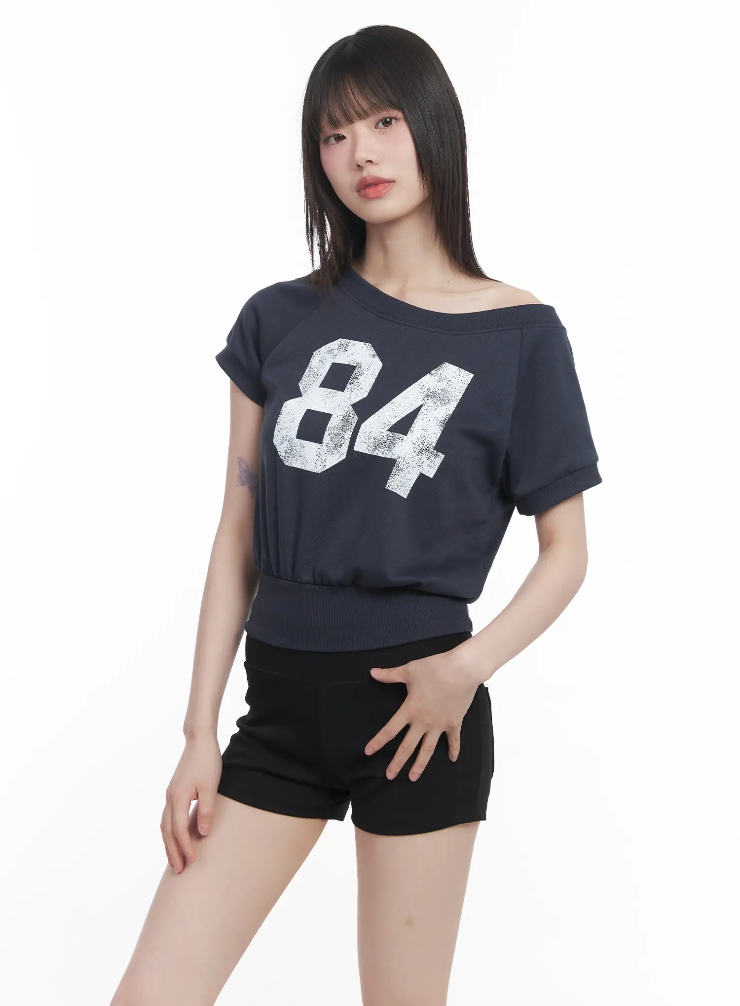 Asymmetric Graphic Relaxed-Fit Crop Top CU518