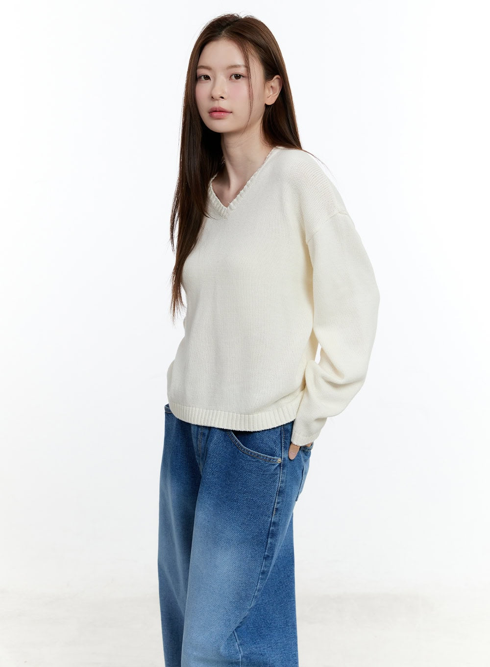 Cozy Relaxed-Fit V-Neck Sweater  CM521