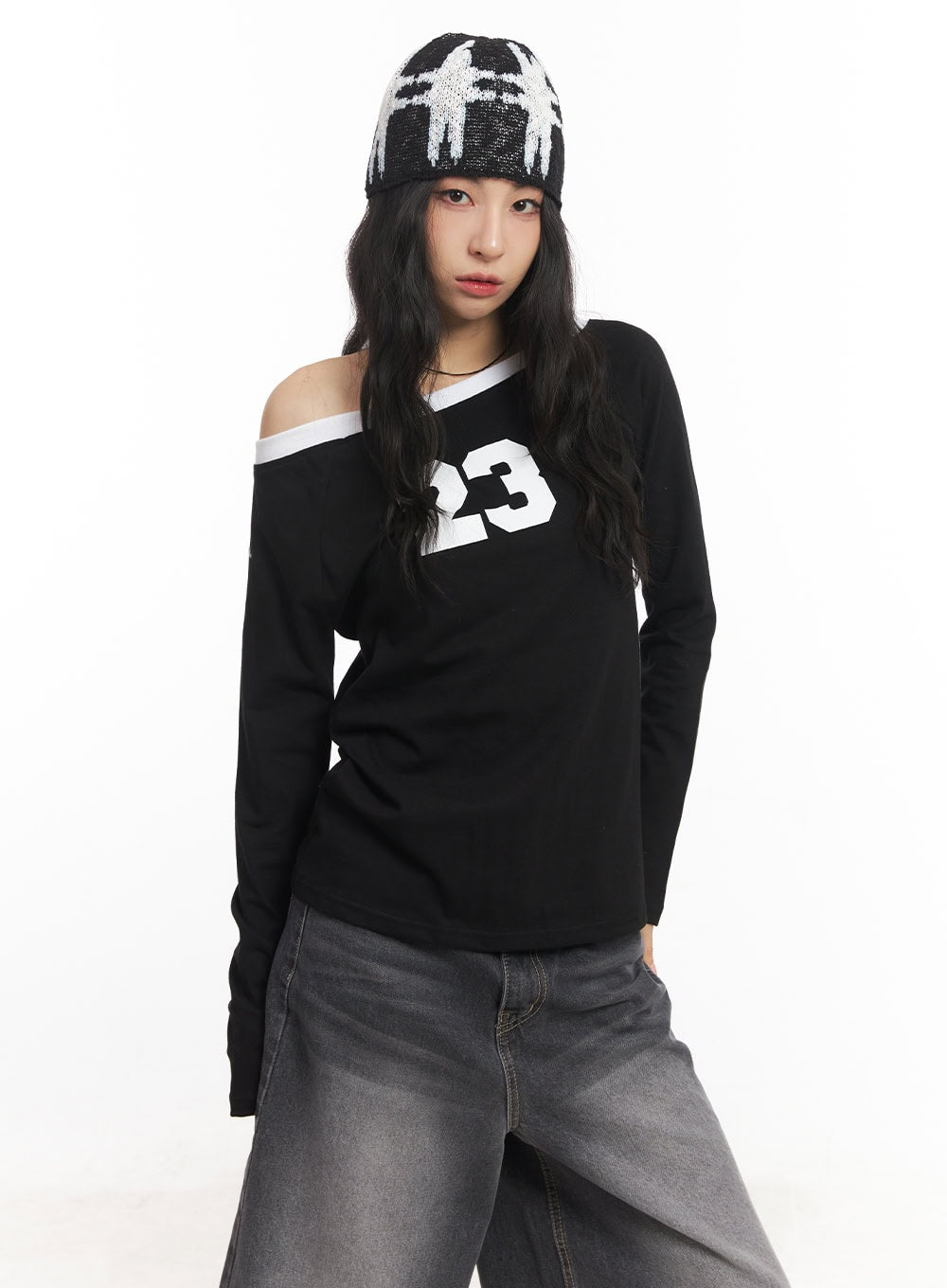 23 Graphic Off-Shoulder Long-Sleeve Top CA504