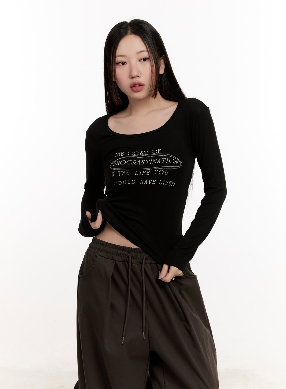 Slim-Fit Graphic Crop Top CM507