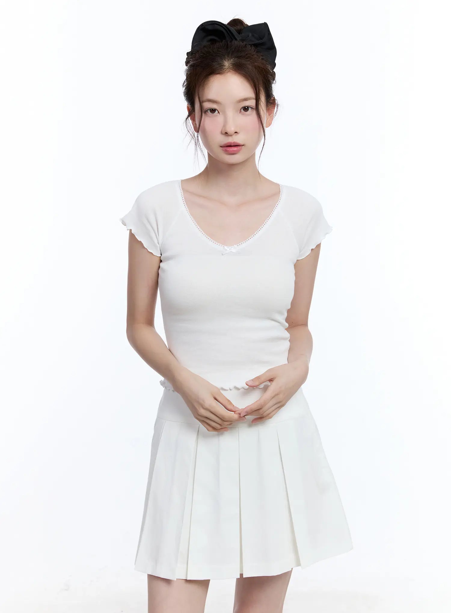 Ribbon Lace V-Neck Crop Tee CU513