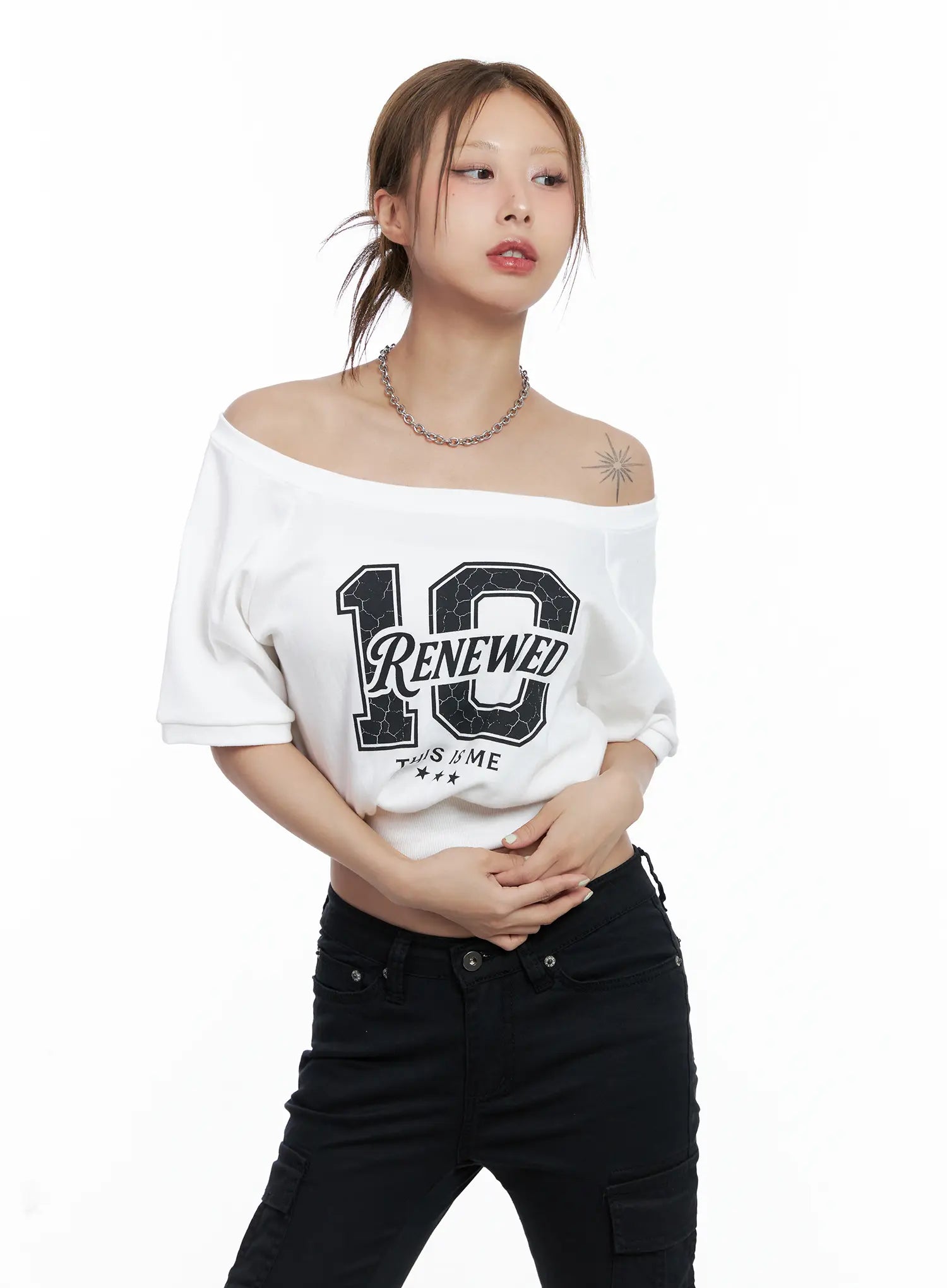 Off-Shoulder Graphic Cropped Tee CL511