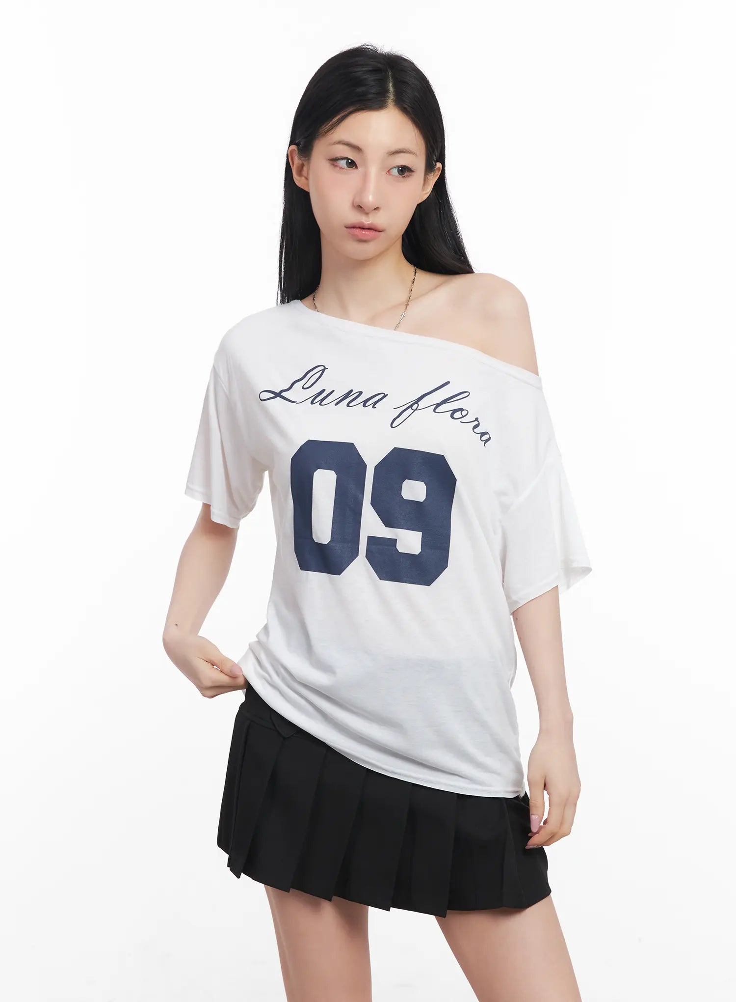 Loose-Fit One-Shoulder Graphic Tee CU511