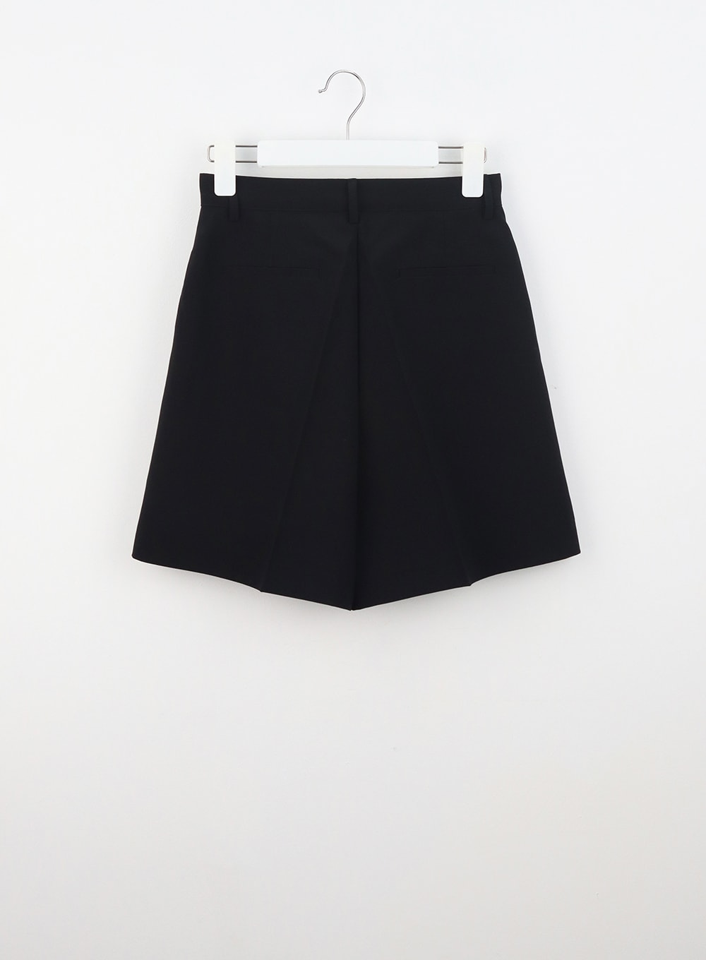 Tailored Bermuda Shorts OU329
