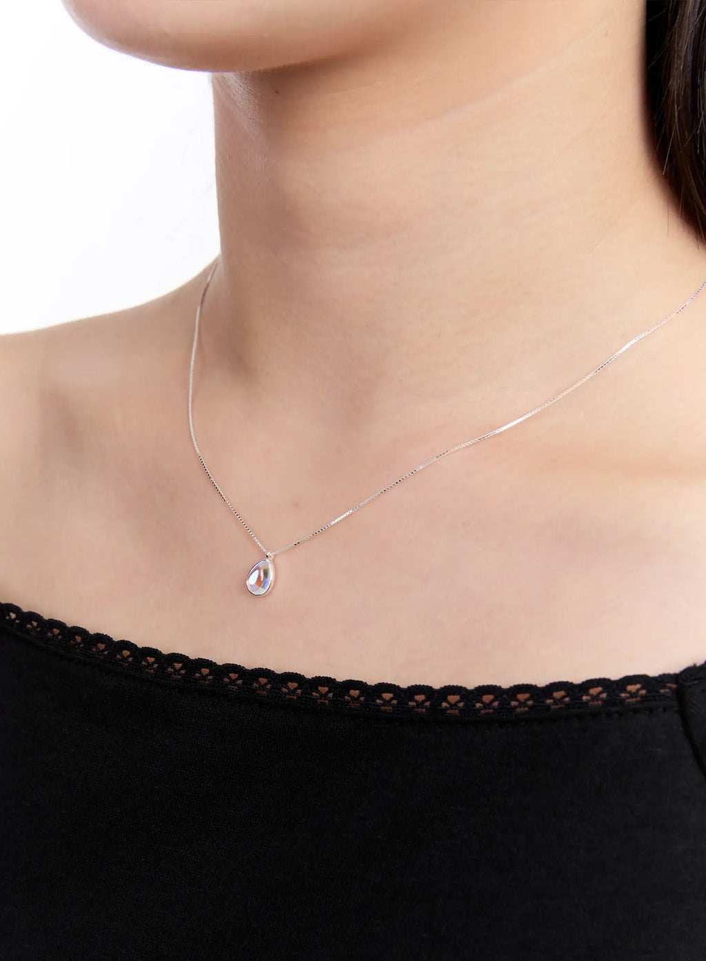 luminous Necklace  IU527